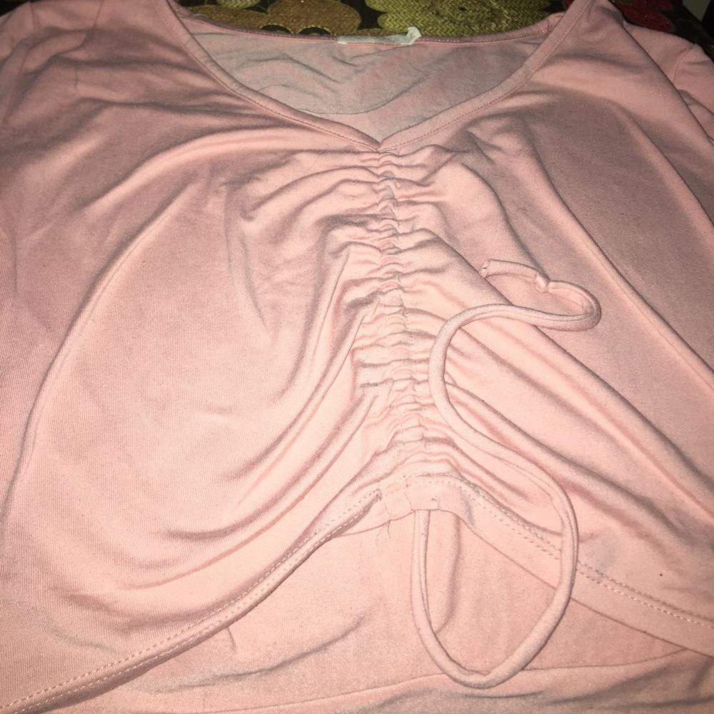 Pink crop top with adjustable string in the middle